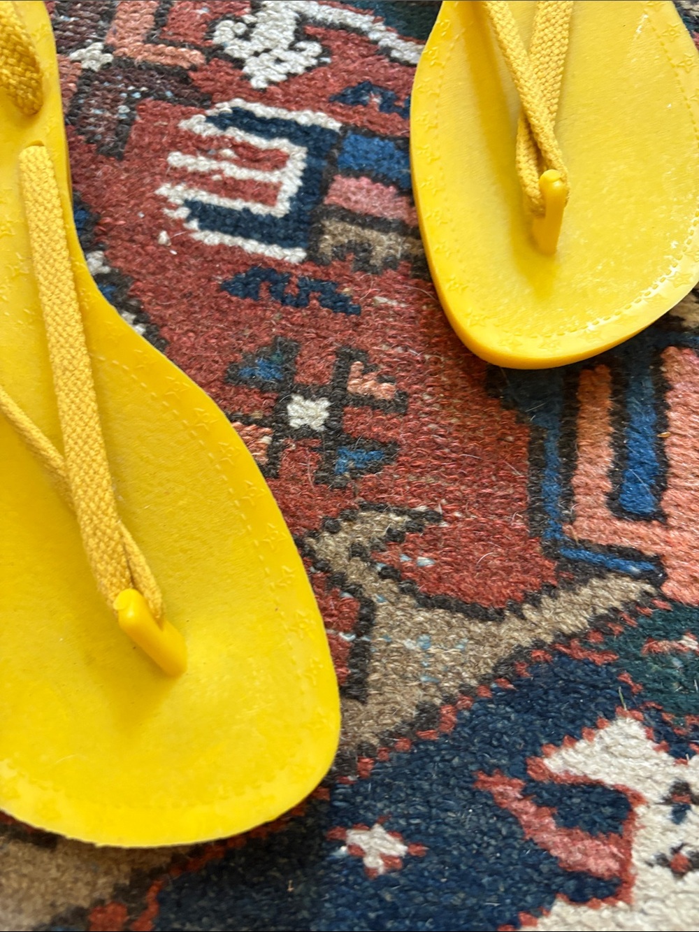 Vintage Y2K Candie's Yellow Beaded Backstrap thong square toe Sandals - Picture 4 of 5